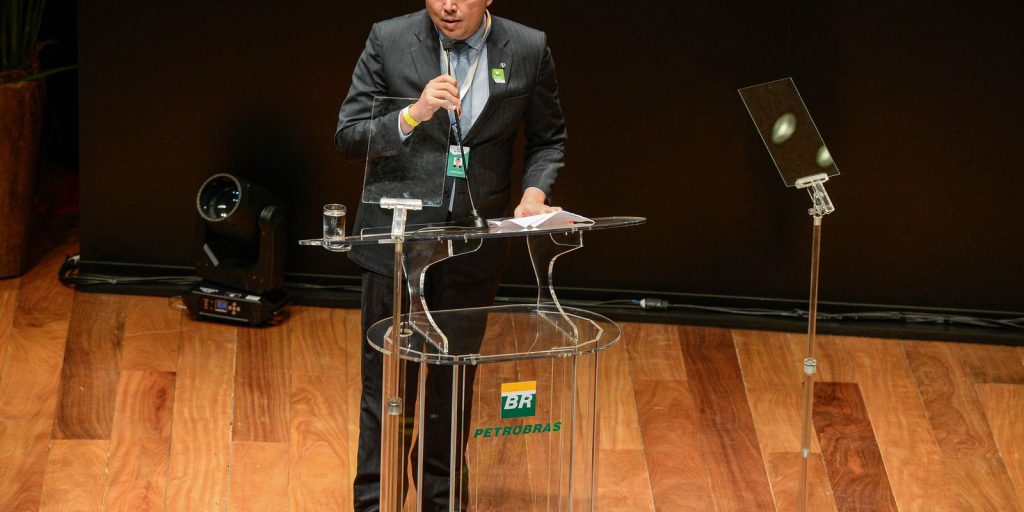 AGU apresenta recurso contra afastamento de conselheiro da Petrobras