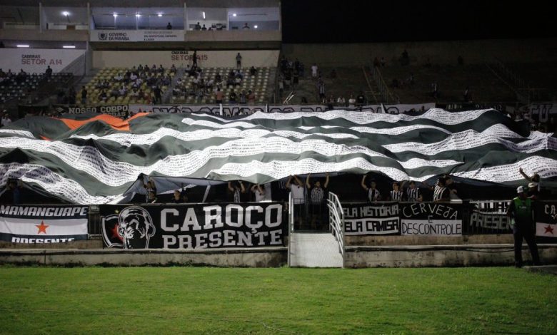Torcida do Botafogo-PB no estádio Almeidão. Foto: Cristiano Santos/Botafogo-PB
