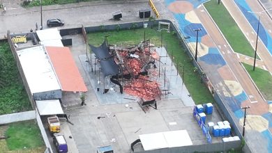 Parte da casa de shows ficou destruída após estrutura cair, em João Pessoa.