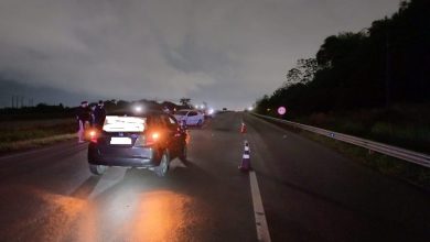 Motorista com sintomas de embriaguez bate em outro carro em Santa Rita