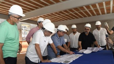 Prefeito, secretários e presidente da CMJP visitam obra da nova sede