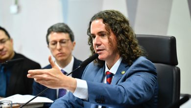 Veneziano quer que AGU, CGU e PF expliquem no Senado como governo está lidando com fraudes no INSS