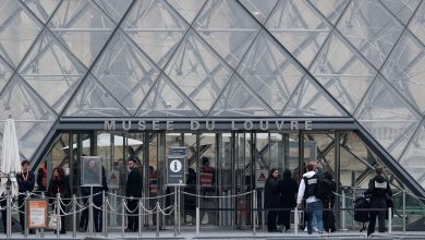 Museu do Louvre sofre assalto e perde peças de Napoleão