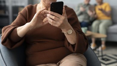 Idosos lideram o uso diário da internet, mas são alvos de golpes digitais