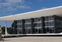 Defesa pede autorização do STF para que Bolsonaro possa operar ombro