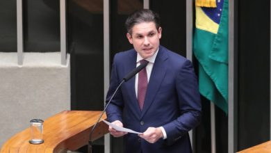 Motta acelera processo e CCJ da Câmara deve votar PEC da escala 6x1 nesta quarta-feira