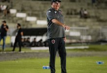 marcelo fernandes, tecnico do botafogo na beira do gramado