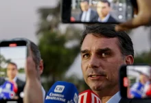 Flávio Bolsonaro confirma que encontrou Vorcaro após 1ª prisão de banqueiro