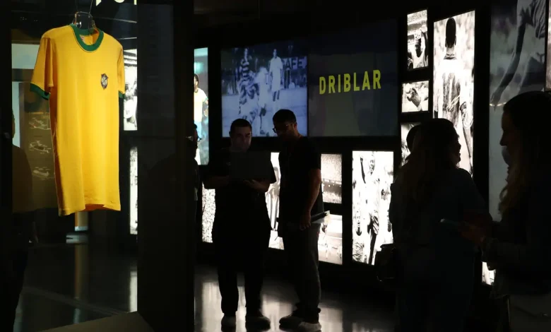 Museu do Futebol lança exposição sobre camisas da seleção brasileira