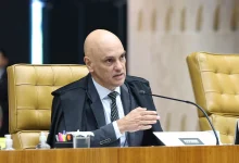 Moraes dá 24 horas para Bolsonaro explicar arma apreendida com militar em blitz