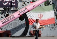 Estados Unidos e Irã trocam novos ataques e preço do petróleo sobe