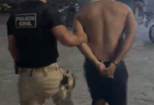 Viatura da Polícia Civil da Paraíba durante cumprimento de mandado de prisão em João Pessoa.